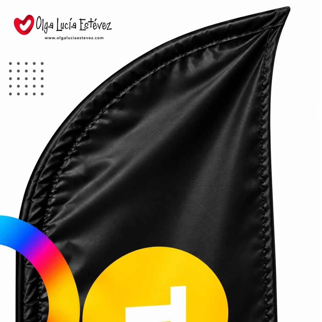 Detalle de la costura reforzada y curvatura superior de la bandera tipo pluma aleta.