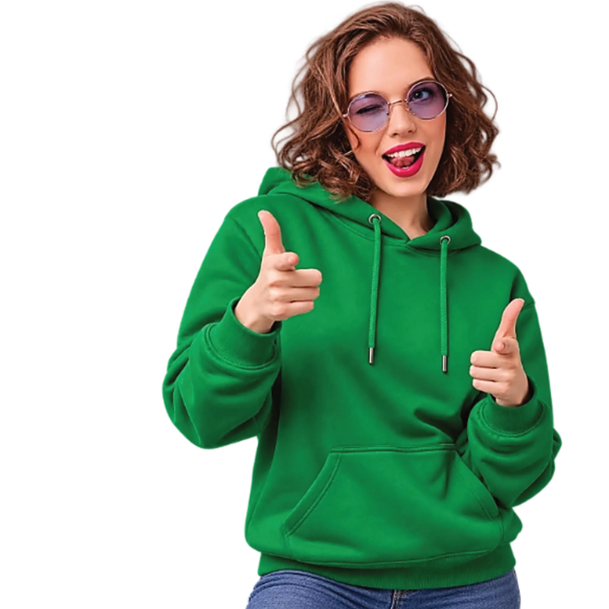 Modelo vistiendo hoodie corporativo verde señalando hacia adelante para cotizacion de buzos empresariales en Bogota - Olga Lucia Estevez