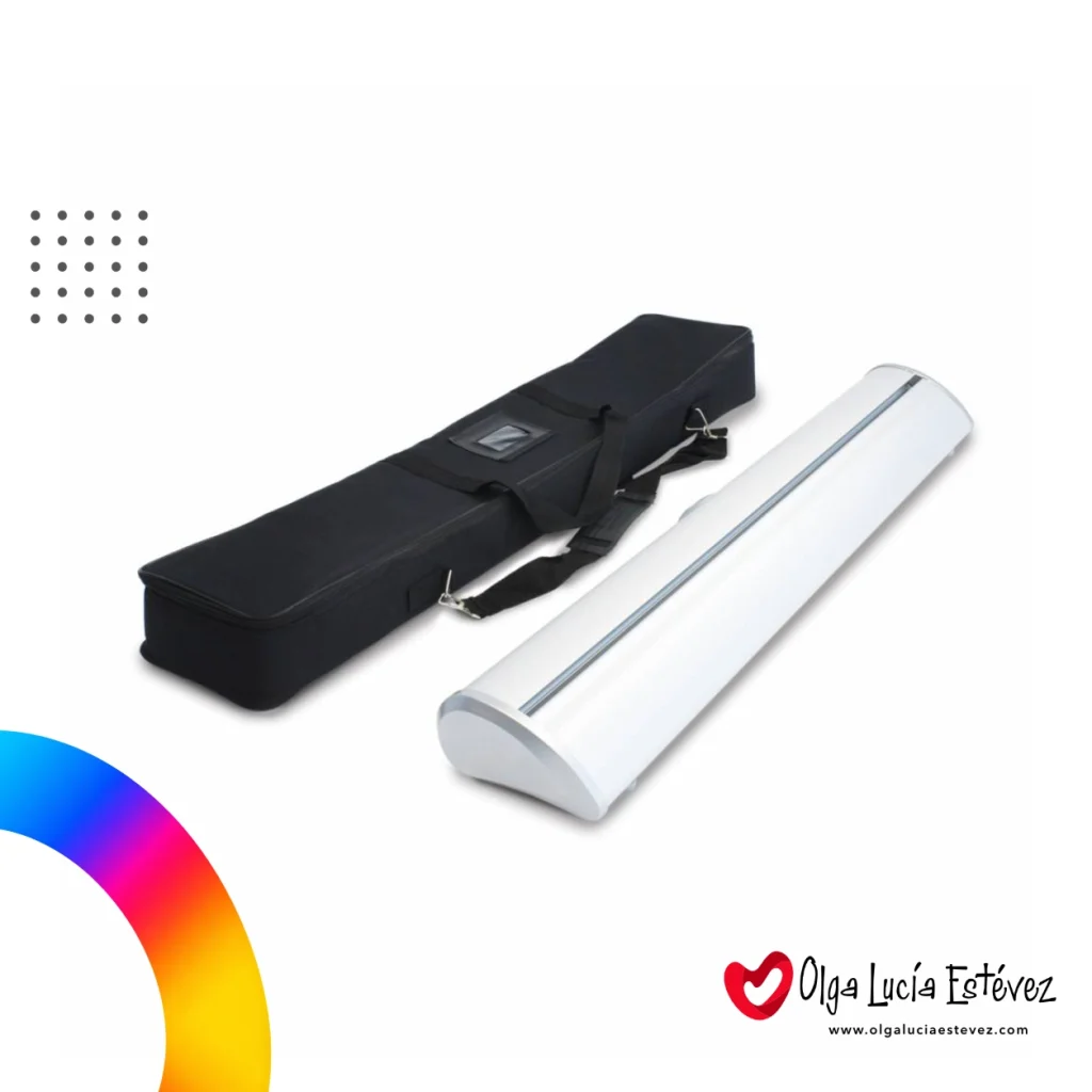 Maletín de transporte acolchado en lona negra junto a la base de aluminio para roll up deluxe