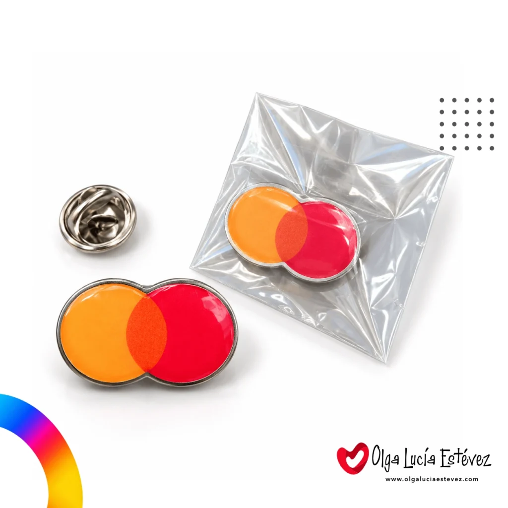 Pin publicitario digital resinado personalizado con logo troquelado de Mastercard y broche metalico en Bogota