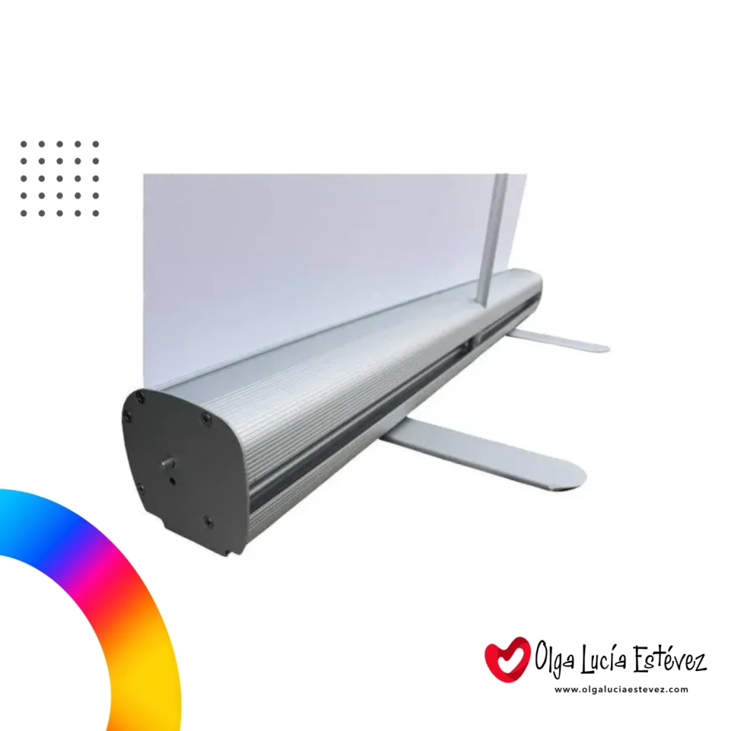 Detalle de la base ligera de aluminio con patas de apoyo desplegables para roll up easy.