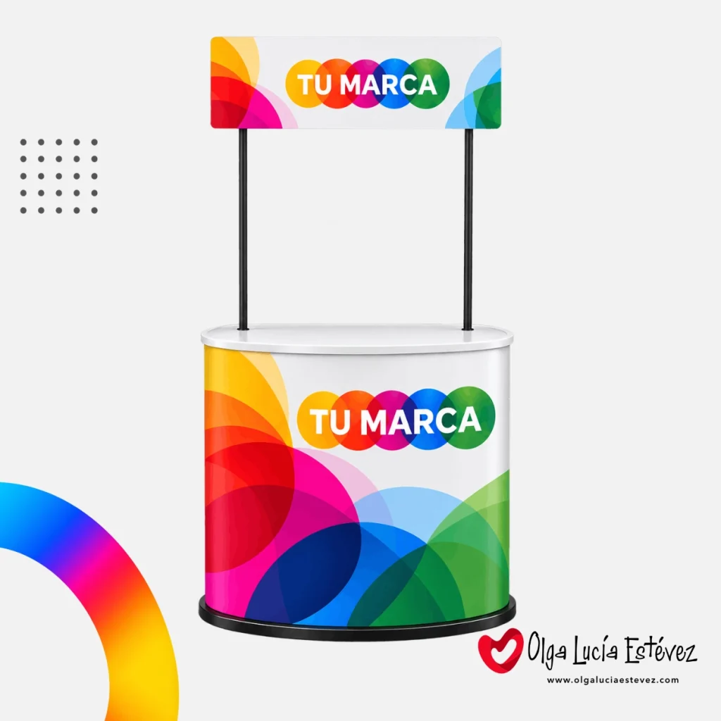 Stand publicitario de MDF curvo tipo counter con cenefa personalizada para atención al cliente en Bogotá